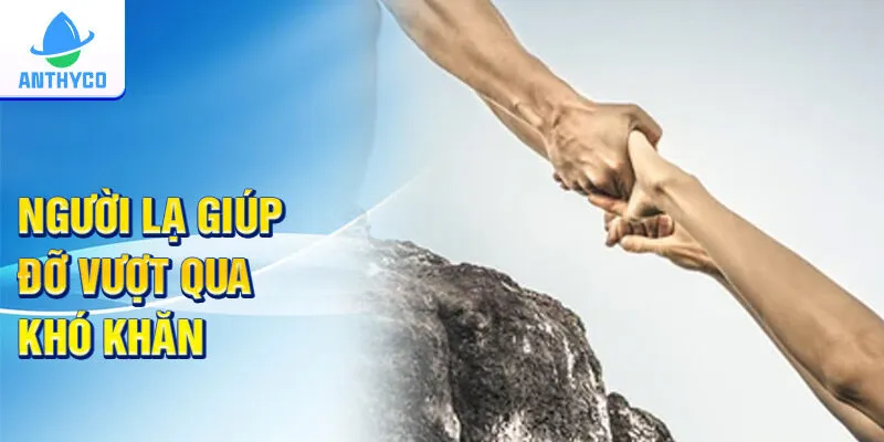 Người lạ giúp đỡ vượt qua khó khăn